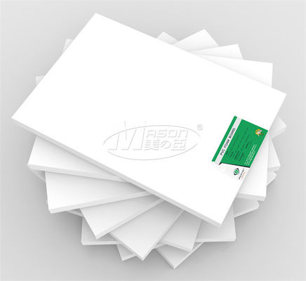 Coupe différente de densité pour classer la feuille blanche 20mm 1220x2440 d'expansion de PVC