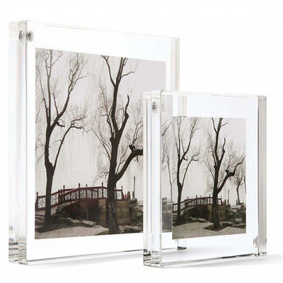 La photo acrylique magnétique claire de perspex de cadre d'affiche encadre le bloc acrylique