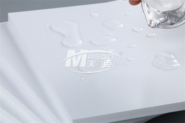 Le polyéthylène haute densité couvre la feuille blanche rigide de mousse de PVC du panneau 4x8 de PVC