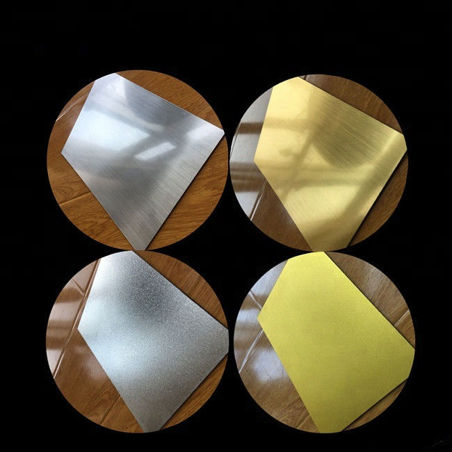 Commande numérique par ordinateur gravant le panneau en plastique Thermoforming de double ABS de couleur