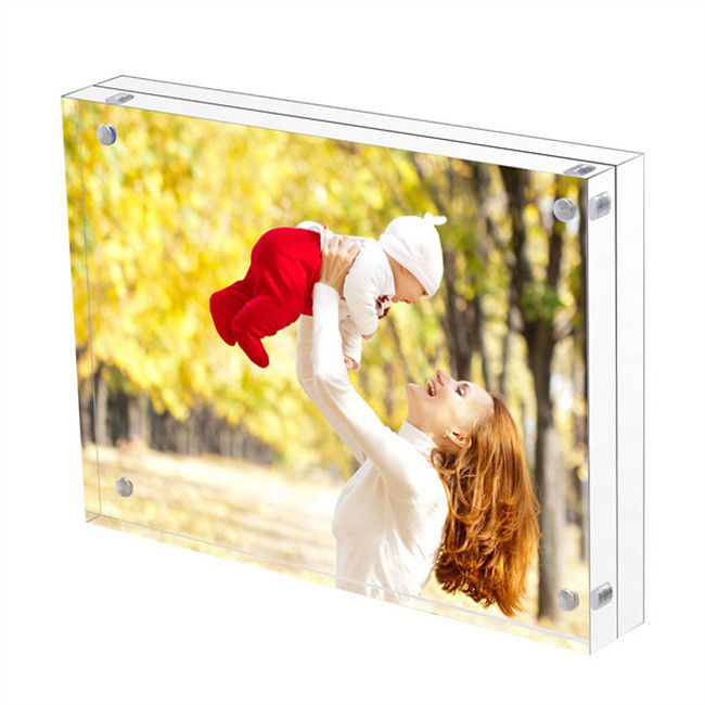 La photo acrylique magnétique claire de perspex de cadre d'affiche encadre le bloc acrylique